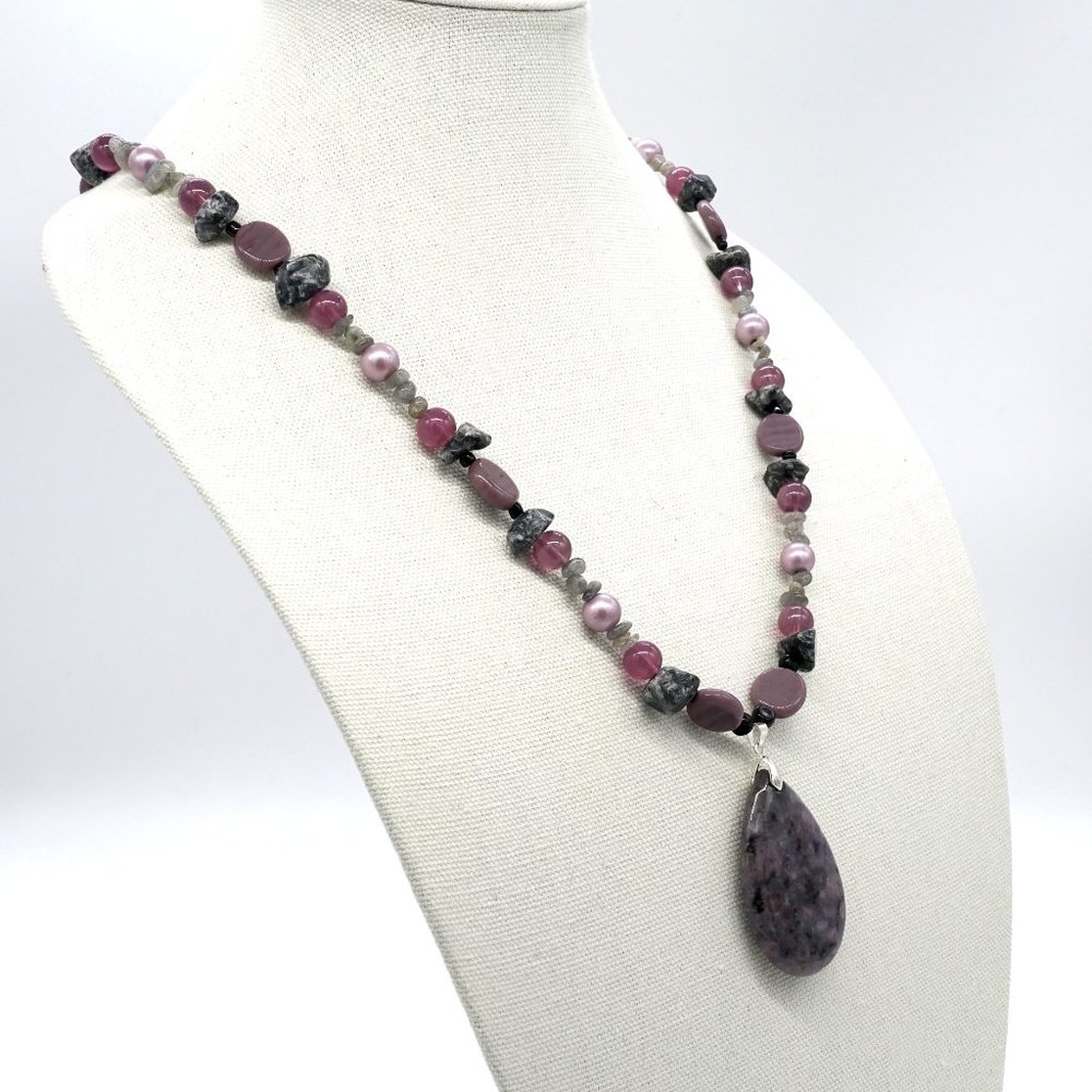 🎉Host Pick🎉 Long necklace with beautiful shades of gray and purple stones. - Picture 2 of 4
